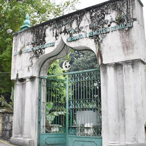 Mezquita y cementerio 