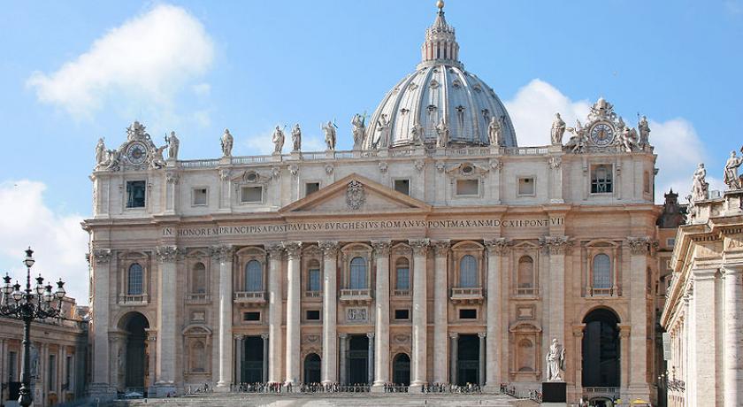 Smart Travel Travel Guide Application