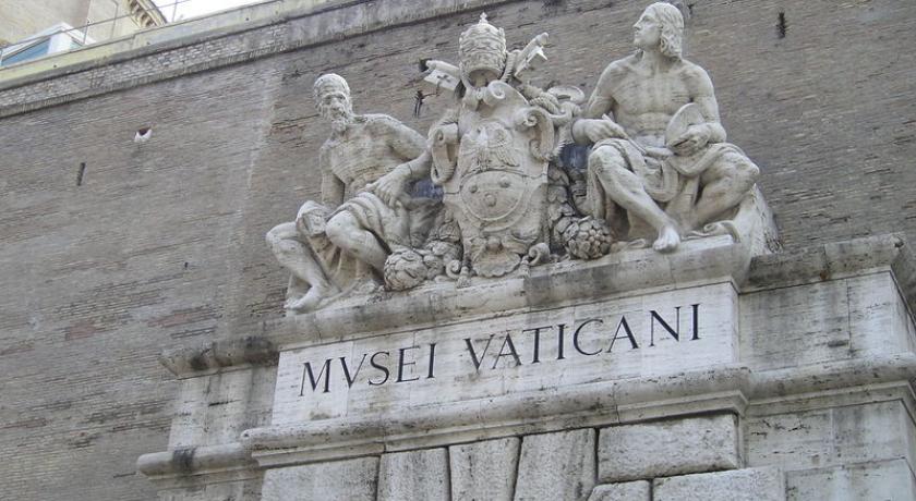 Smart Travel Travel Guide Application