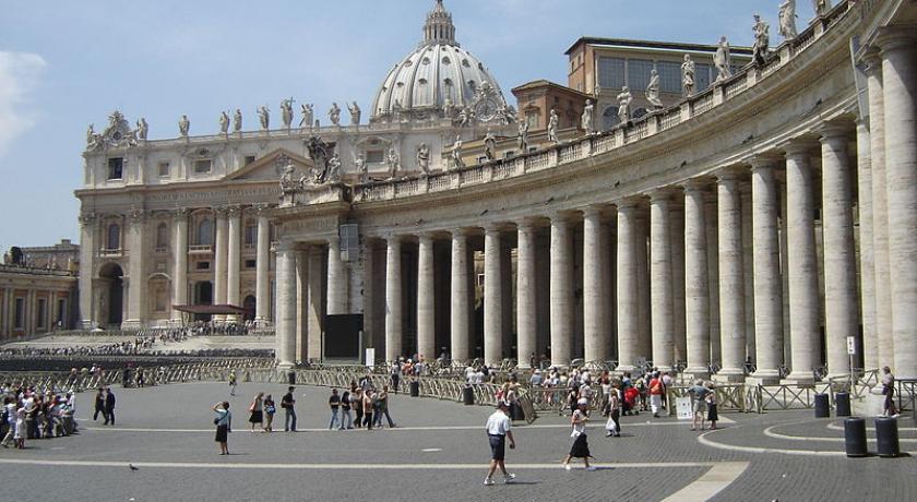 Smart Travel Travel Guide Application