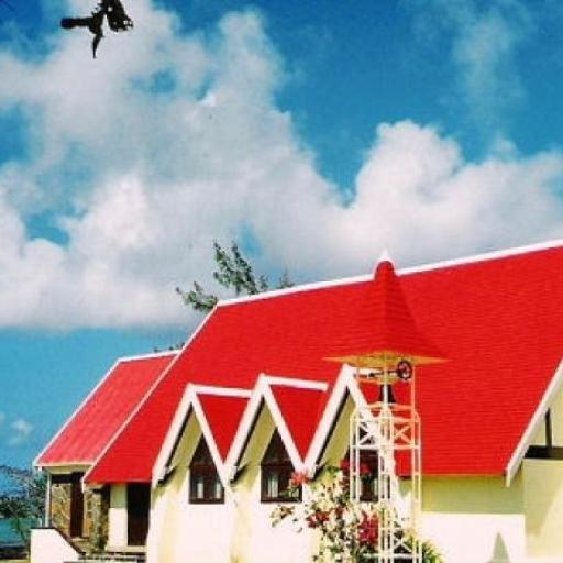 De kerk met het rode dak 